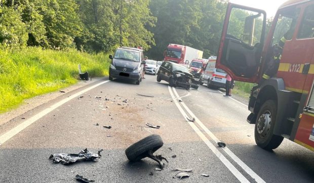 Traficul a fost complet blocat pe DN 1, între Sibiu şi Brașov, după un accident rutier grav în care au fost implicate cinci persoane