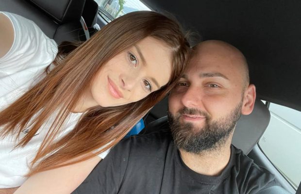 Primele imagini cu Alex Marcu după moartea Teodorei Marcu. Îmbrăcat în negru, el a mers la morgă pentru a ridica trupul neînsuflețit al soției