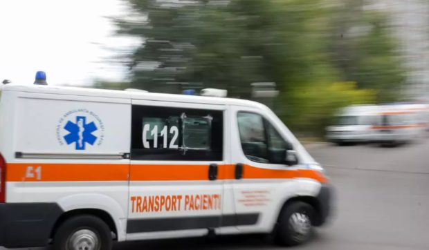 O elevă de clasa a VIII-a s-a întors în școală după terminarea orelor și s-a aruncat de la etajul al doilea, la Lupeni