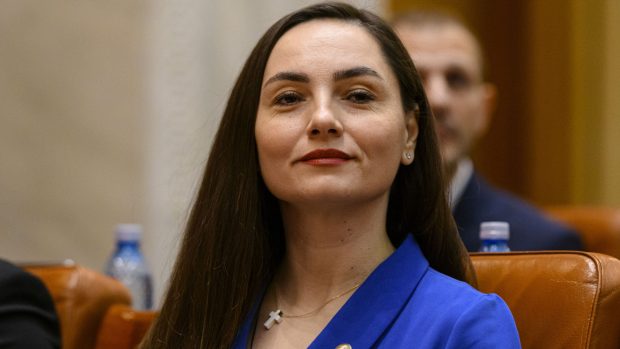 Scandal între suveraniștii de la POT și cei de la SOS România: Anamaria Gavrilă acuză grupul Dianei Șoșoacă că „s-a vândut”