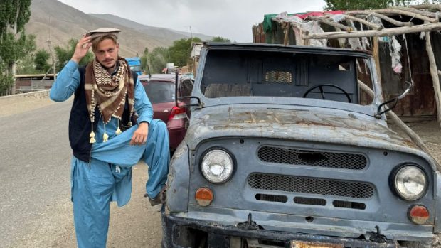 Tânărul ploieștean care a fost 2 săptămâni în Afganistan pentru a documenta viața sub talibani: „Am stat la grătar cu soldații”