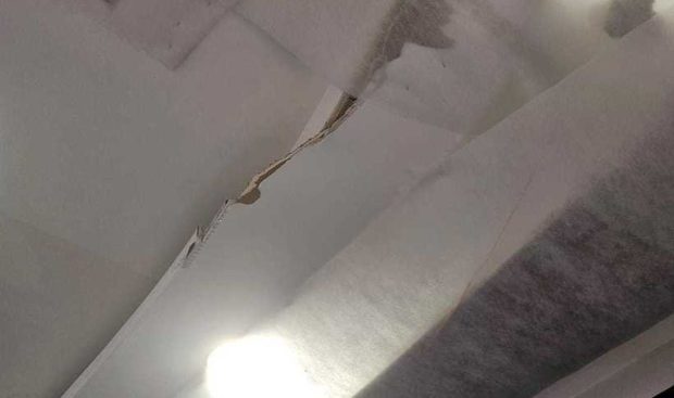 Comisarii ANPC, trimiși de Piedone în control la un mall din România, după ce o porțiune din tavan s-a desprins și subsolul a fost inundat