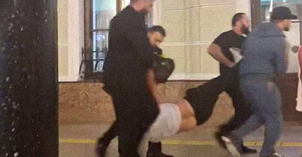 Un vlogger rus care s-a pozat cu Zaharova și Medinski a fost răpit, în fața oamenilor, dintr-o gară din Moscova. Cecenii spun că l-au arestat