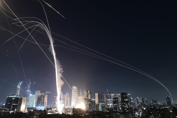 Iranul a ripostat după atacul Israelului: baraje de rachete au fost trimise către Tel Aviv și Ierusalim