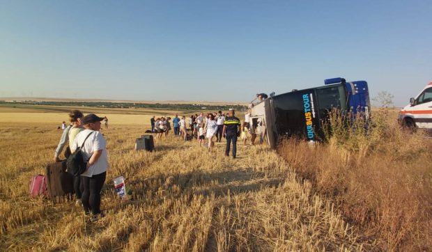 Un autocar cu ucraineni s-a răsturnat în județul Constanța. A fost activat Planul Roșu de Intervenție