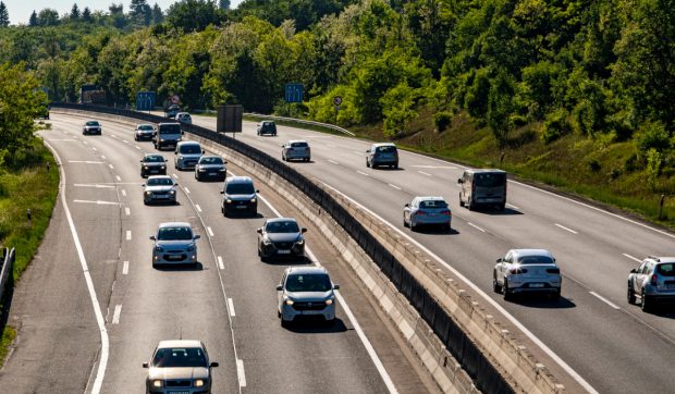 Doi români au jefuit și atacat o familie de bulgari pe o autostradă din Ungaria: unul dintre ei era deja acuzat pentru un alt furt