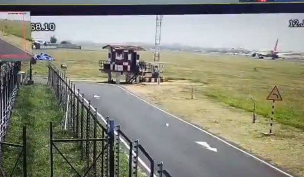 Zborul Air India, de la decolare la prăbușire: imagini cu avionul părăsind pista, înainte de a lovi o clădire rezidențială