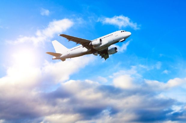 Ce înseamnă când visezi avion