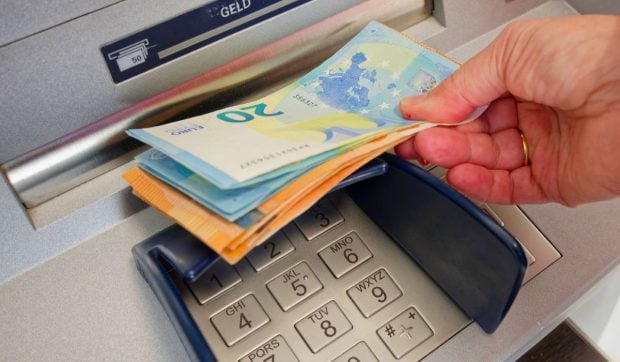 Noi reguli la bancomate. Limite zilnice și lunare în funcție de bănci sau tipul de card