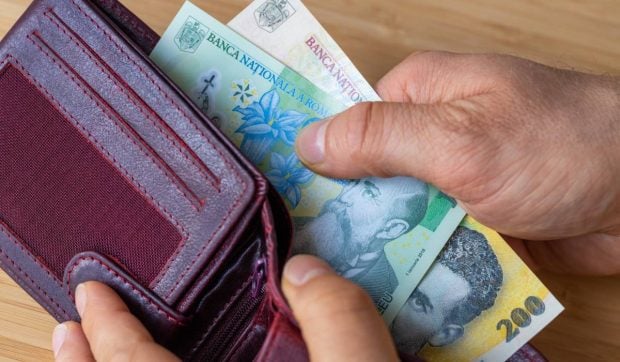 Românii vor plăti după 1 august, 25% din CASS datorată, pentru asigurarea opţională la sănătate. Suma e echivalentul unei chirii dintr-un oraș mai mic