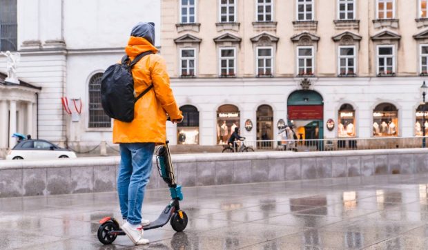 Curiosul caz din Austria al unui român cu trotinetă electrică: „Nu există nimic care să nu fie furat”
