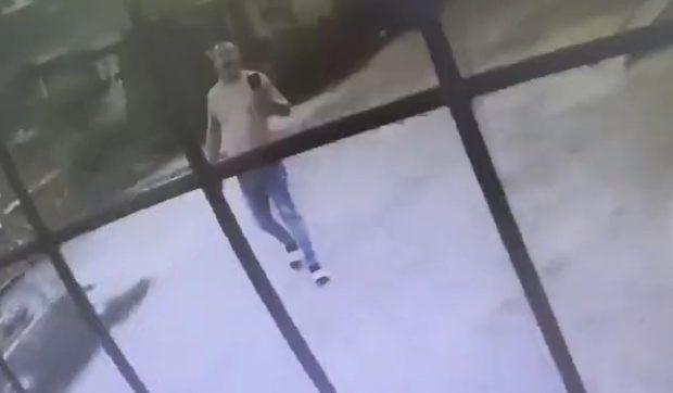 Patru frați au fost sechestrați și terorizați de tată, într-o comună din Dolj. Bărbatul i-a amenințat cu pistolul pe polițiști