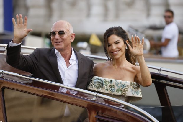 De ce nu au fost părinții miresei la nunta lui Jeff Bezos cu Lauren Sánchez: „Cel mic a vândut presei mesajele intime dintre ea și miliardar, când amândoi erau căsătoriți”