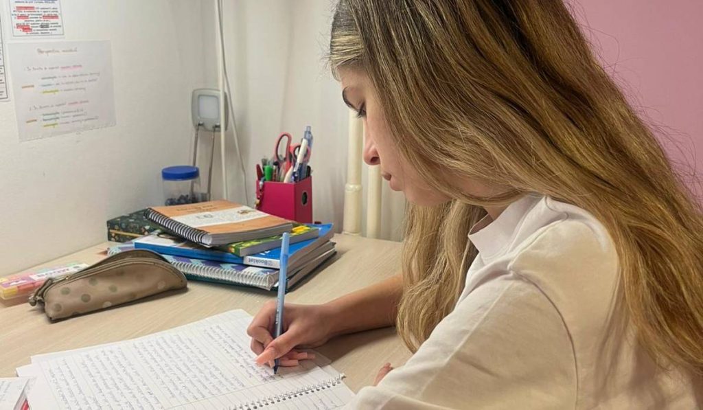 Bianca Rece: Emoții și Presiune în Drum spre Bacalaureat - Cum Se Pregătește o Tânără pentru Viitorul Său în Olanda! 1 bianca bac 2025 arhiva personala