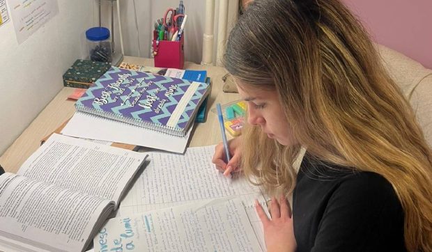 De ce a ales o elevă olimpică să plece după Bacalaureat să studieze în străinătate: „Sistemul din afară îmi oferă șanse reale la o carieră de succes”