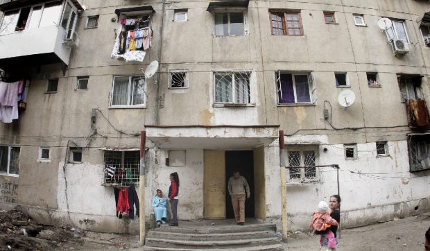 Sărăcia adâncă din sud și est, teren fertil pentru ascensiunea AUR în sondaje