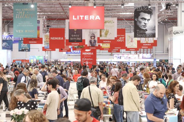 Cartea nu moare: 2024, un an profitabil pentru marile edituri din România