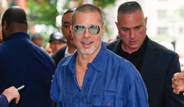 Imagine Stire Cum a apărut Brad Pitt alături de iubita tinerică. Actorul a atras atenția cu ținuta sa | 2review.ro
