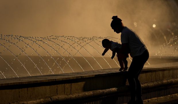 Cod galben de caniculă în sudul României, ploi torențiale și vijelii în alte județe. Harta zonelor vizate de avertizarea meteo ANM