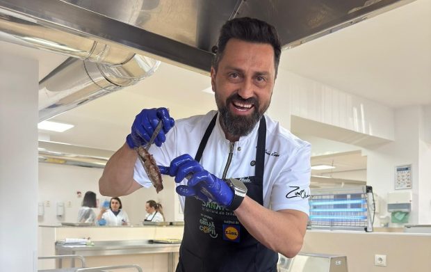 Imagine Stire Gestul făcut de Chef Orlando Zaharia pentru copiii de la Spitalul de Pediatrie din Pitești. „A fost o onoare” | 2review.ro