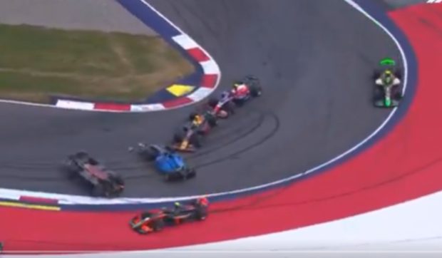 Sistemul Halo salvează doi piloți de la moarte sigură într-o coliziune violentă la Spielberg I VIDEO 