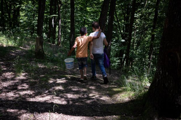 500.000 de tineri români trăiesc în sărăcie, iar peste un milion de copii se confruntă cu lipsuri materiale în familie STUDIU