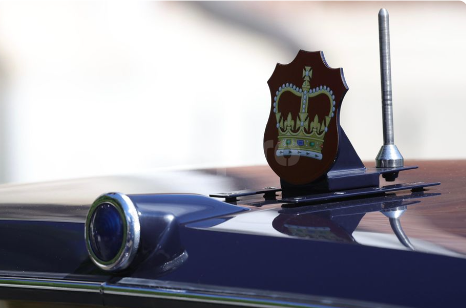 Kira Hagi și Thomas Ferfelis au venit la nuntă într-o mașină a lui Ion Țiriac. Exemplarul a aparținut ducesei de Kent