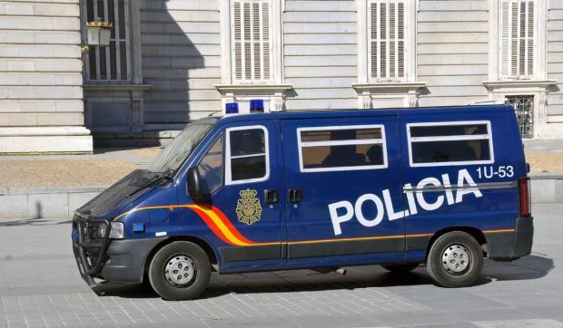 Tânărul român care și-a ucis iubitul de 72 de ani și l-a îngropat într-un ghiveci de flori i-a convins pe judecătorii spanioli să-i reducă pedeapsa