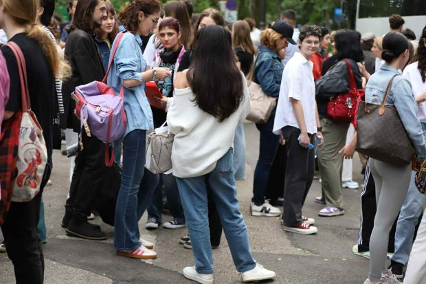 Parada modei la Bacalaureat. Liceenii de la Jean Monnet au defilat cu branduri de lux la prima probă