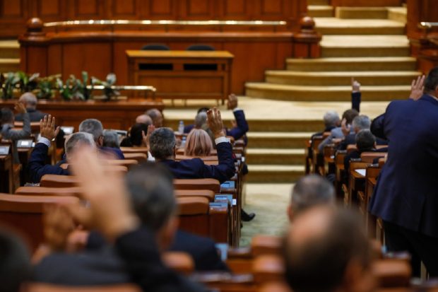 Cum verifici activitatea parlamentarilor din circumscripţia ta