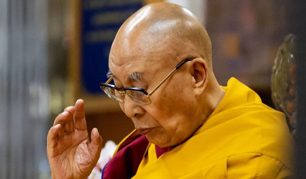Dilemă majoră pentru Dalai Lama: liderul spiritual pregătește o succesiune, dar China are propriul plan pentru Tibet