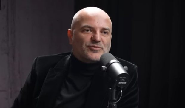 Dan Capatos face o pauză de la Un show păcătos. Mara Bănică și Silviu Andrei preiau conducerea emisiunii pe durata absenței prezentatorului.