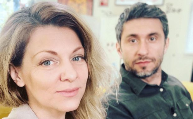 Imagine Stire Cum arată Dana Nălbaru la 49 de ani. Viața fostei cântărețe după ce s-a mutat la țară: „Am tot ce ar putea un om dori, sunt foarte recunoscătoare” | 2review.ro