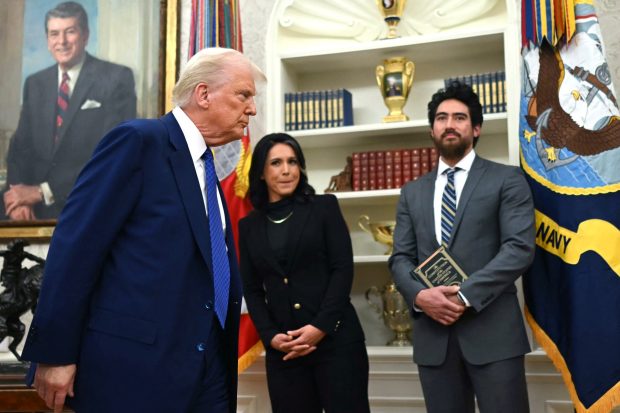 Periculoasa tendință de politizare a Comunității de Informații americane sub Trump / Analiză a unui senior CIA 