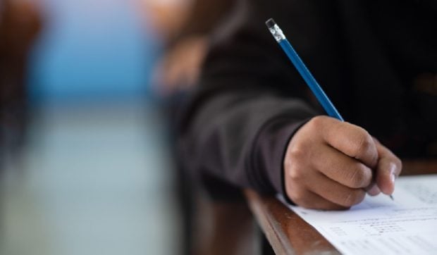 Părinții unui elev din București au dat în judecată Ministerul Educației după aflarea notei la Evaluarea Națională: „Eșecul unui sistem educațional”