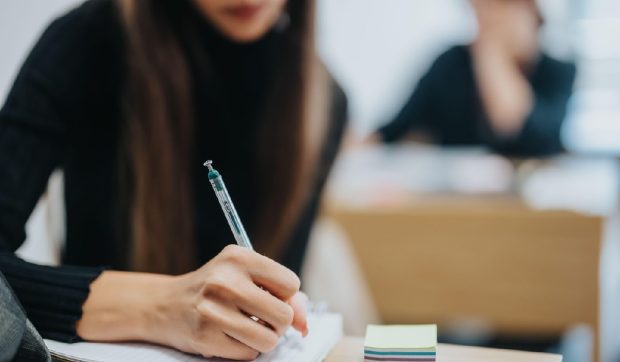 Doar doi elevi din mediul rural au obținut media 10 la Evaluarea Națională, după contestații