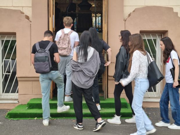 Cum s-a trăit prima zi de Bacalaureat la două licee din București I Reportaj
