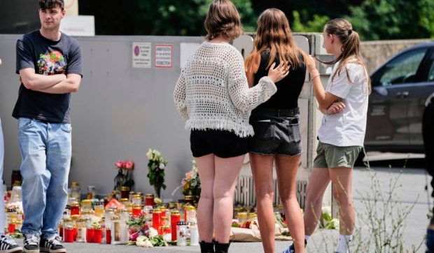 Autorul atacului armat din Austria intenționa să detoneze o bombă artizanală