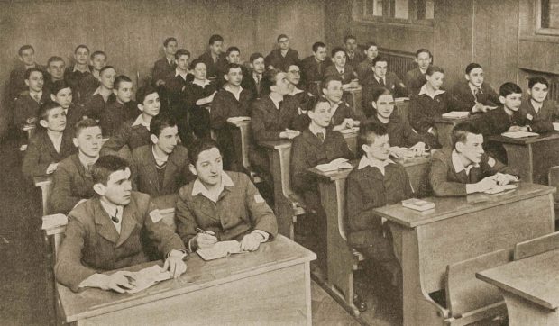 Bacalaureatul instituit în 1925 cu rezultate „tragice”. Era apreciată în primul rând gândirea critică: „Să se poate constata influența pe care au avut-o studiile asupra formării cugetării elevilor”