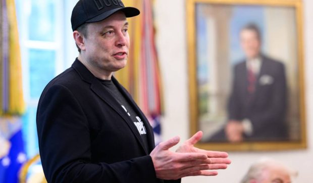Elon Musk a pierdut 34 miliarde dolari. De ce scăderile bursiere nu-i afectează cu adevărat pe triliardari