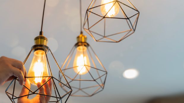 Foarte multe gospodării din România ajung sub pragul sărăciei sau sunt deja în sărăcie energetică, după plata facturilor la energie