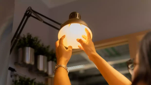 Mii de oameni din Galați vor rămâne fără curent electric. Care sunt zonele afectate și orarul întreruperilor