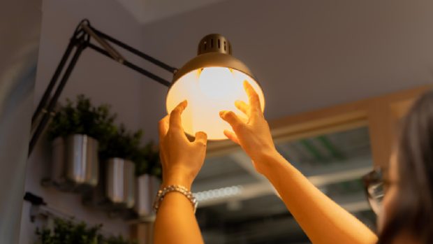 Un mare furnizor de energie a scăzut prețurile pentru populație din oferta de la 1 iulie. Facturile pe care le vor plăti clienții