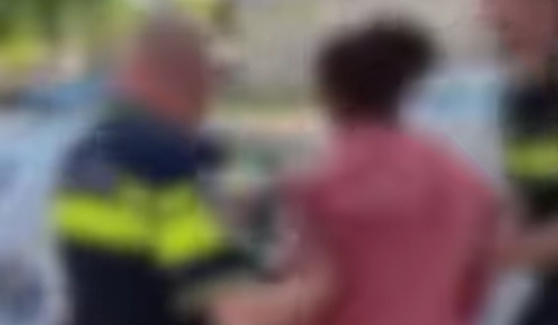 Femeie din Constanţa, arestată după ce a jefuit un bărbat în parcarea unui hipermarket I VIDEO