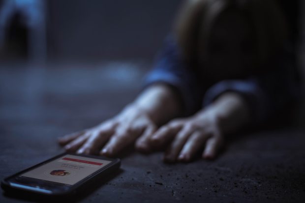 Răpire ca-n filme. O femeie din Bacău a fost luată din faţa casei şi terorizată 34 de ore.  „Brutalitatea de care a dat dovadă inculpatul este una extrem de ridicată”, spune instanţa care l-a condamnat pe agresor la 11 ani de închisoare