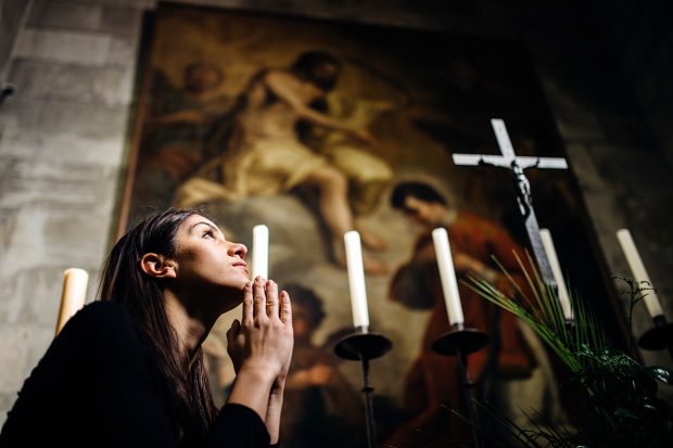 Femeile contemporane față în față cu Ortodoxia. De ce violența domestică e și un parțial eșec pastoral care trebuie asumat 