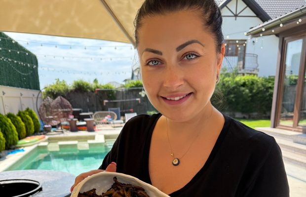 Imagine Stire Trucul Gabrielei Cristea pentru ca șnițelele de pui să iasă perfecte. „O să vă arăt și un secret. E o chestie foarte simplă” | 2review.ro