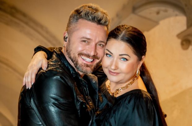 Imagine Stire Imaginea cu Gabriela Cristea și Tavi Clonda care i-a înfuriat pe fanii lor: „Arată ca în tablourile cu mamaia și tataia tineri” | 2review.ro