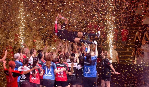 Gala Cristina Neagu: legenda handbalului românesc și-a luat rămas-bun după 25 de ani de carieră: „Sper că voi fi mereu în inimile voastre”