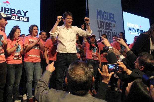 Un senator columbian a fost împușcat la un miting electoral din Bogota. „Miguel luptă pentru viața lui”